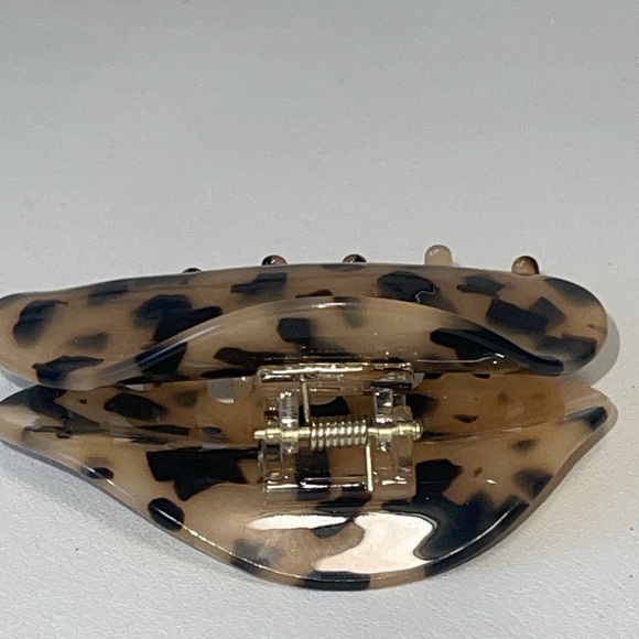 NWT- “The Paper source “claw and teardrop mirror comb duo. - Picture 4 of 7